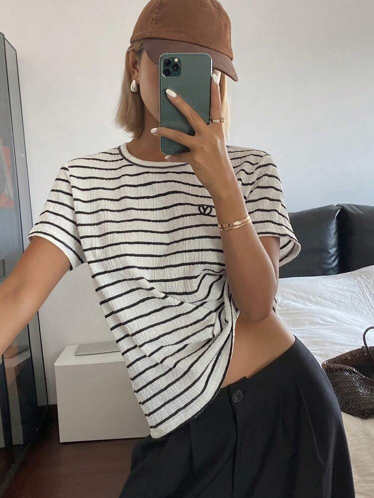 Spring & Summer Heart Embroidery Black & White Striped Contrast Color Block Round Neck Casual T-Shirt For Music Festival, Valentine's Day, Wedding, Street, Beach