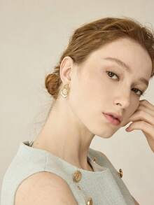 MOTF PREMIUM Pre Gold Plated White Shell Geometric Metal Earrings - Gold - View 5