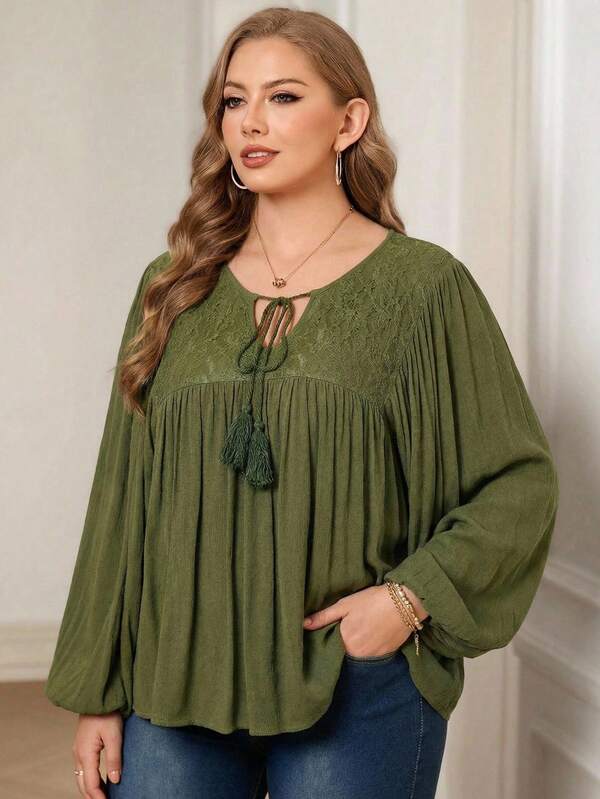 Rosumi Blusa elegante de talla grande con parches de encaje de unicolor y cuello en V con lazo, ropa de invierno para mujer, Navidad, ropa de invierno elegante y casual de talla grande