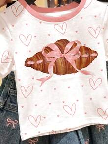 SHEIN 女婴复古可爱粉色蝴蝶结爱心印花图案，法式牛角面包蝴蝶结丝带印花图案，迷你爱心，清凉舒适，休闲短袖上衣，可爱夏日，夏季单品，夏季外出单品，韩版风格，返校季，轻松舒适，时尚百搭，春夏休闲装，印花上衣，夏季新款，春夏时尚 - 彩色 - 查看 3