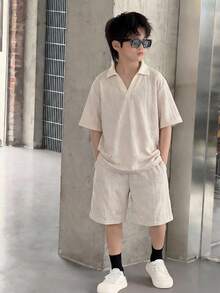 SHEIN 两件套男童纹理面料 Polo 衫（带领拉链）和纹理面料短裤套装，舒适休闲度假风，适合户外玩耍、街头摄影、派对、城市漫步等场合。 - 杏色 - 查看 7