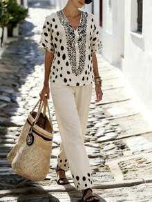 SHEIN Holidaya Conjunto informal de 2 piezas con blusa holgada de manga de murciélago con estampado floral abstracto de lunares negros sobre base beige y pantalones anchos a juego con decoración de lunares, para un estilo bohemio y chic para mujeres en vacaciones, como en Grecia, en la o en el yate, para trabajar desde casa o en la oficina, con jeans blancos o atuendos de primavera y verano. - Multicolor - Ver 4
