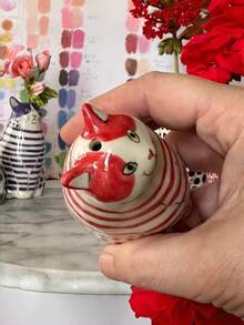 Joivida 波点猫咪花盆，创意树脂装饰雕像，黑白可爱猫咪造型，适用于室内植物、多肉植物和小绿植，可作为客厅、卧室、办公桌和窗台的装饰品，是送给爱猫人士、园艺爱好者、同事和客户的商务礼品和四季皆宜的礼物，也适合公司活动、乔迁、生日、圣诞节和全年送礼。 - 多色 - 查看 6