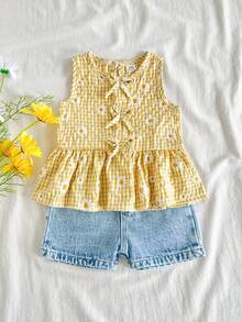SHEIN Playful Pals 2026 女婴夏季时尚柔软舒适面料套装，度假旅行必备，女婴黄色格子雏菊甜美休闲两件套，圆领短袖T恤+牛仔短裤，清新学院风，适合户外、居家、运动、派对等场合 - 彩色 - 查看 5