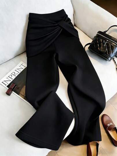 Franclia 黑色高腰显瘦弹力喇叭裤，饰有扭结装饰。百搭休闲裤，适合日常通勤，修身显瘦，面料弹力舒适，扭结腰部设计。