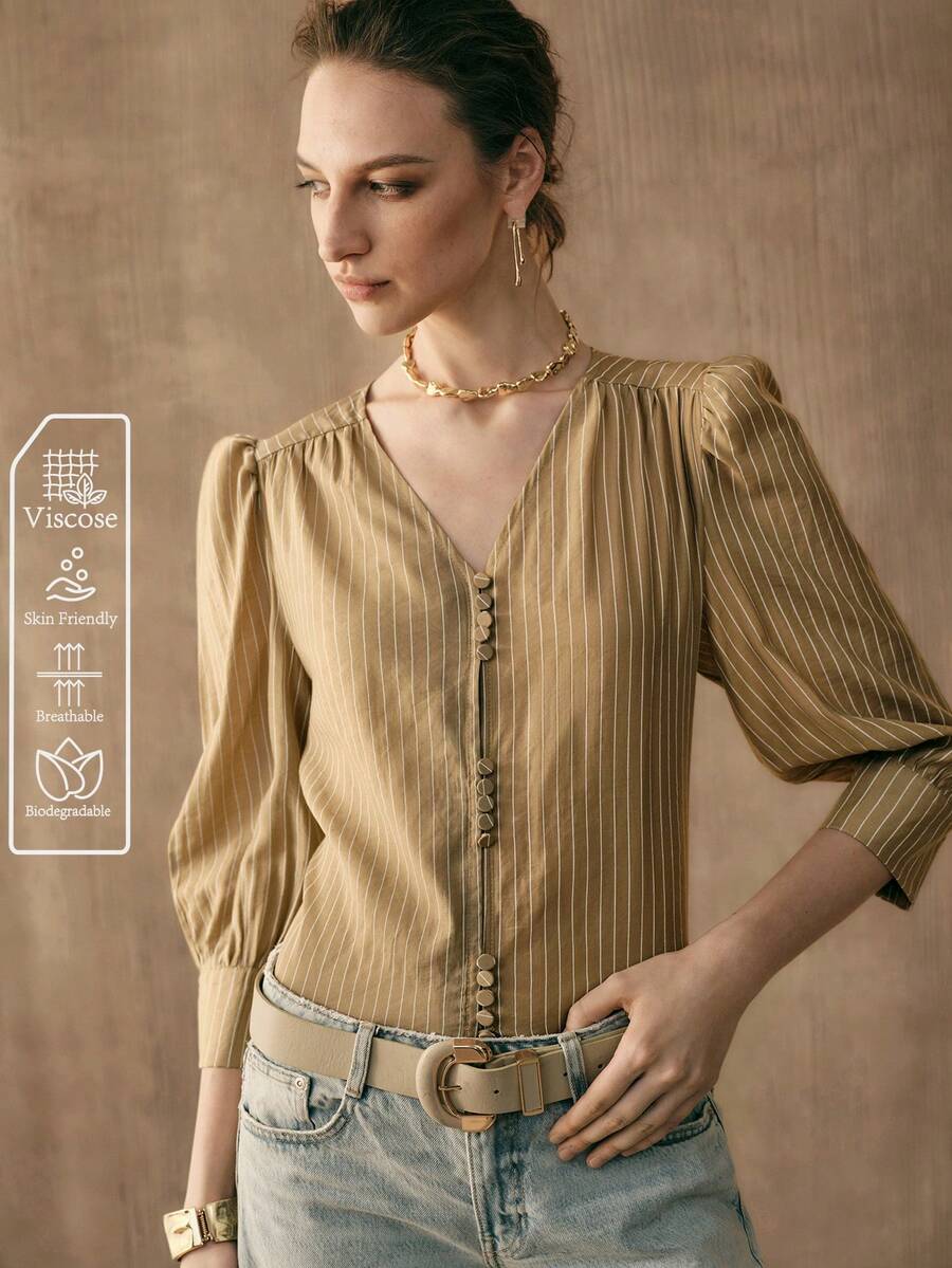 Revavyn Áo sơ mi nữ kẻ sọc dáng ôm, cổ chữ V, tay phồng xếp ly và vai thẳng. Thích hợp mặc hàng ngày và đi làm. Tay áo dài 9/10, áo mùa hè/xuân. - Màu Khaki - Xem 1