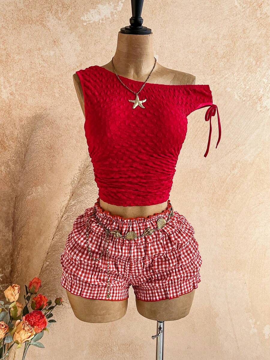 Soleia Bộ 2 món gồm áo và quần short kẻ caro màu trơn, chất liệu vải dệt họa tiết, thiết kế bất đối xứng vai. - Đỏ - Xem 1