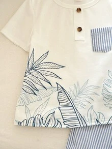 SHEIN 2件組小男孩夏季海灘度假套裝，植物圖案短袖T恤搭配條紋短褲，時尚度假套裝 - 藍色 - 查看 6