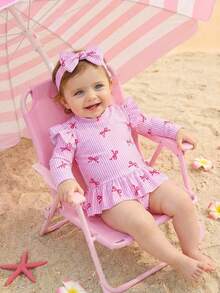 SHEIN 女婴蝴蝶结发带泳衣、女婴泳衣、蝴蝶结荷叶边泳衣、女婴服装、女婴荷叶边袖泳衣、女婴度假套装、2T 女婴泳衣、女婴拉链泳衣、女婴长袖泳衣、女婴防晒泳衣、幼儿女童长袖泳衣、幼儿防晒泳衣、女童碎花泳衣、幼儿全包泳衣、幼儿夏季套装、婴儿沙滩套装、热带风情女婴泳衣、长袖婴儿泳衣、亲子泳装 - 粉色 - 查看 3