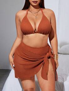 Swim Vcay Set de bikini de 3 piezas talla grande con top halter color caramelo y cubierta de malla con diseño calado sexy - Marrón - Ver 8