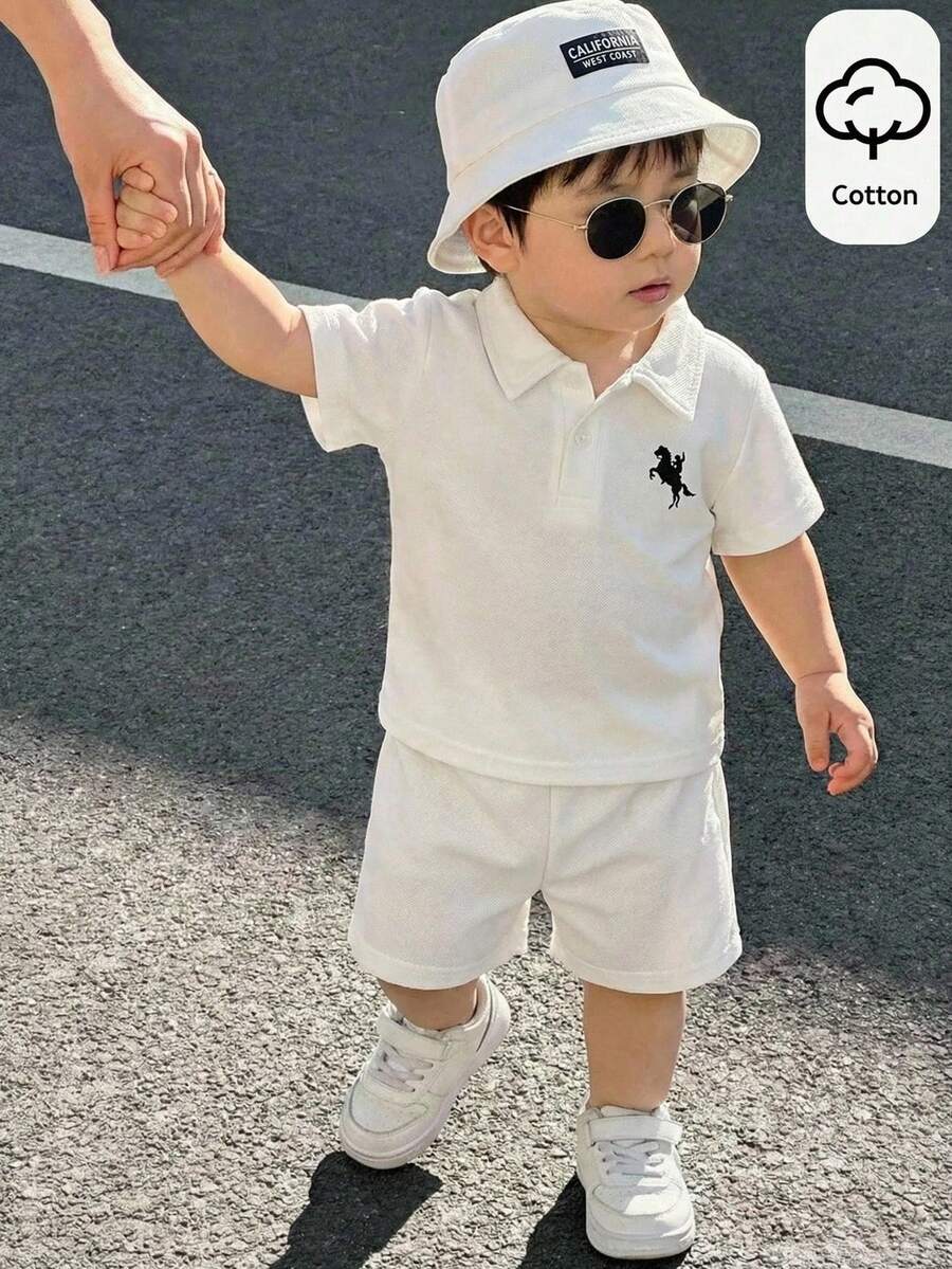 SHEIN 3件套男女宝宝白色短袖polo衫、衬衫、针织上衣和短裤套装,含遮阳帽,春夏宝宝男童服装套装 - 白色 - 查看 1