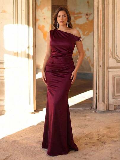 Aureia Plus Size Elegant Burgundy Satin Patchwork Asymmetric Shoulder Metal Buckle Decor Fishtail Formal Dress, Suitable For Weddings, Parties, Vacations, And All Formal Occasions, Bridesmaid Dress Plus Size Burgundy Dress