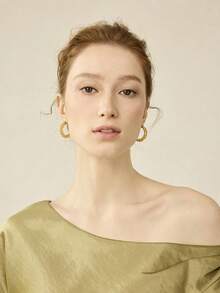 MOTF PREMIUM PRE-18K镀金扭纹宝石耳环 - 金黃色 - 查看 9