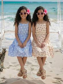SHEIN Elladie kids 2件套 少女夏季新款露肩可调节肩带拼接蛋糕裙摆樱桃印花/蓝色格子雏菊印花可爱简约优雅休闲度假连衣裙套装 - 彩色 - 查看 4