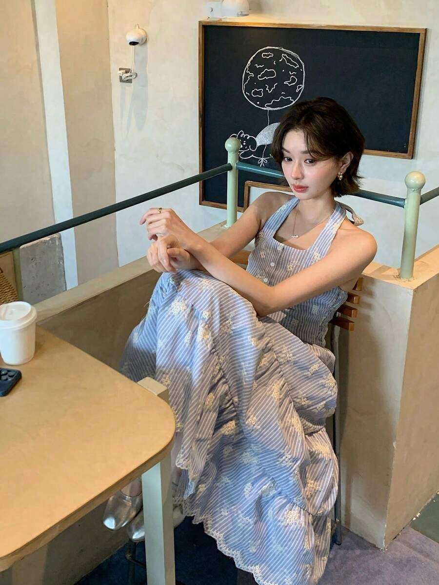 DAZY 女士吊带条纹花卉刺绣图案休闲度假约会连衣裙 - 藍色 - 查看 1