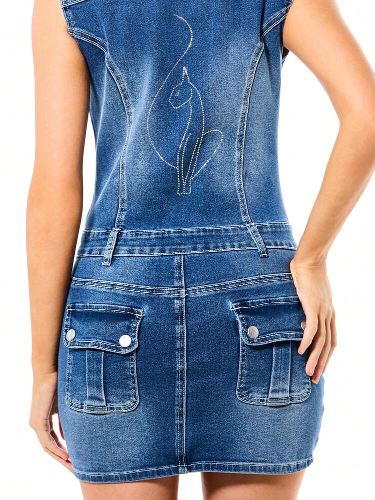BABYPHAT ロゴ刺繍デニムミニドレス ユーティリティポケット フロントジッパー開閉 ノースリーブ カラー付き スタイル 秋ファッションステートメント