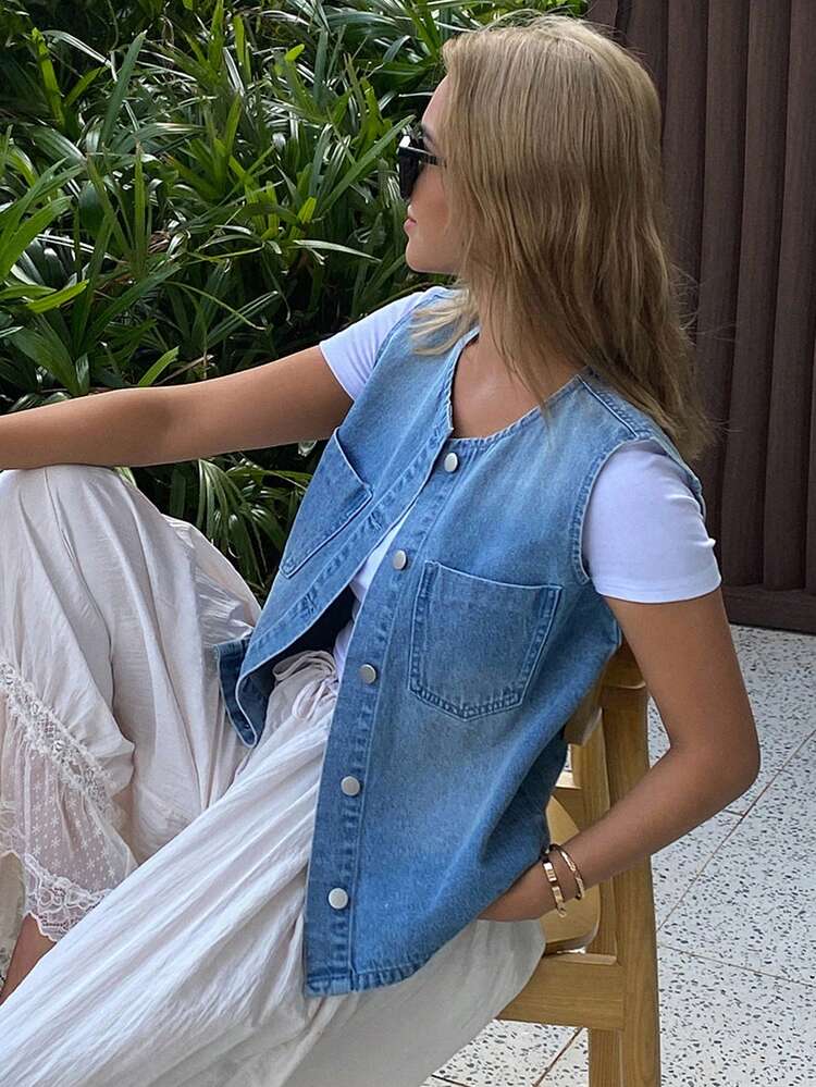 Women's Round Neck Sleeveless Pocket Decor Open Front Casual Washed Denim Blouse
