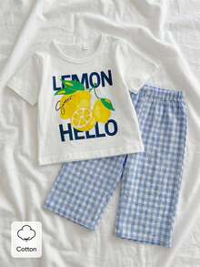 SHEIN Vintaside Kids 两件套婴儿幼儿男童水果字母休闲短袖上衣和格子裤套装，适合夏季、居家和旅行。婴儿T恤、婴儿服装、婴儿套装、男童夏季服装、男童水果主题格子裤。 - 藍白色 - 查看 6