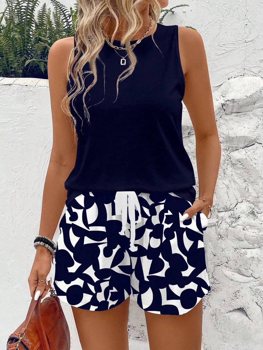 SHEIN LUNE Bộ 2 món nữ kiểu dáng thường ngày gồm áo tank top cổ tròn và quần short, họa tiết hoa xanh trắng, thích hợp cho mùa hè. - Màu xanh hải quân - Xem 1