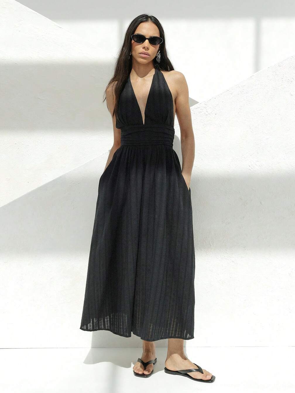 KSTM Women's Black Plunge Halter Neck Midi Dress With Tie Detail And Ruched Waist For Evening Party｜MISSGUIDED