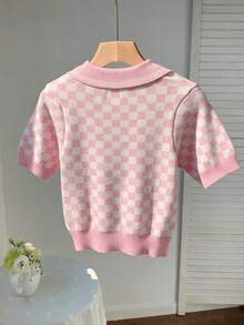 Comfortcana 女士休闲粉色格子刺绣图案针织Polo领短袖毛衣上衣，适合夏季、度假和足球比赛日穿着。 - 彩色 - 查看 2