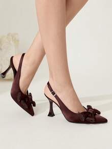 CUCCOO CHICEST 女士尖头高跟鞋，9厘米，优雅细高跟，棕色，职业鞋，后跟带设计，方便穿脱，可爱大蝴蝶结搭扣，黑色高跟鞋，时尚华丽性感，适合日常/派对/夜店/舞会/宴会/情人节约会等场合穿着。 - 棕色. - 查看 9