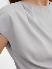 BizChic 女士宽松短袖缎面衬衫，百搭实用，适合办公室、正式场合、优雅都市通勤、休闲场合，浪漫90年代复古风，也适合派对、毕业典礼、婚礼宾客、伴娘、主持人、外出、社交活动、音乐会、毕业典礼、早午餐、机场等场合。 - 淺灰色 - 查看 7