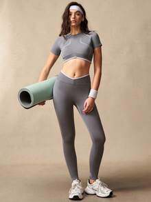 VARSIVA Grey Summer Athleisure Gym Women's Fitness Two-Piece Set,Seamless Short-Sleeved Top & V-Waistband Leggings For Yoga,Pilates,Running,Street Casual Chic - Multicolor - View 5