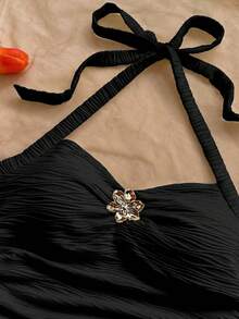 Soleia 女士度假针织纹理V领花卉金属装饰露背露脐上衣和超短裤两件套，适合派对、圣诞节、约会、夜店、海滩、邮轮、下午茶、波西米亚风、度假、秋季等场合。 - 黑色 - 查看 5