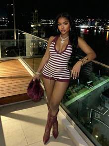 Slaydiva 2026春夏新款休闲街头风修身红白条纹深V领无袖女式连体裤，适合日常出行、购物、派对、嘉年华、音乐节、返校、机场穿搭、早午餐、夜店、俱乐部、旅行等场合。另有游艇风女式连体裤、深V领连体裤、酒红色条纹连体裤等款式可供选择。 - 紅白色 - 查看 7