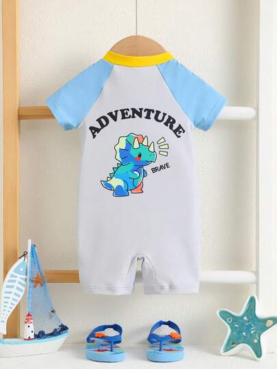 SHEIN 男婴夏季休闲度假恐龙图案撞色连体泳衣及短裤套装，适合海滩、温泉、游泳池等场所。