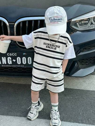 两件套男童休闲舒适时尚百搭可爱二合一条纹圆领短袖上衣和松紧腰短裤套装，适合日常穿着、上学、外出、运动、春夏穿着，加厚抓绒面料