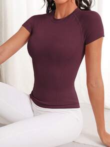 Easithlete Easithlete Camiseta Esportiva Ajustada de Manga Curta e Cor Sólida Minimalista, Sem Costura - Marsala - Visão 3