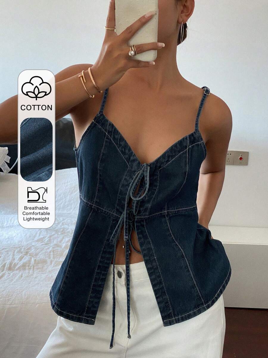 Dazy Tall Camiseta de tirantes finos de mezclilla para mujer con lazo, top informal de mezclilla para verano - Azul lavado oscuro - Ver 1