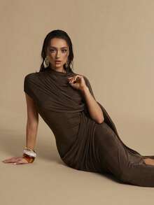 Silquee This Elegant And Romantic One-Piece Neckline Dress Features An Asymmetrical Design With A Draped Waist And A Fitted Silhouette, And The Length Is Just Right. It's A Women's Fitted Maxi Dress In Brown, Suitable For Various Occasions Such As Valentine's Day, Dates, Outings, And Nightclub Parties. Furthermore, It's Also An Elegant Party Dress, Perfect For Parties, Dates, Outings, And Nightclub Parties. Draped Dress Brown Elegant Dress Women - Brown - View 7