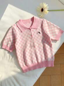Comfortcana 女士休闲粉色格子刺绣图案针织Polo领短袖毛衣上衣，适合夏季、度假和足球比赛日穿着。 - 彩色 - 查看 3