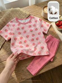 Cozy Pixies Conjunto de 2 piezas de top de manga corta de cuello redondo suave y pantalones de cintura elástica con estampado de fresa para bebé niña - Rosa - Ver 1
