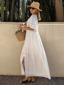 DAZY 女士V领蕾丝拼接收腰短袖连衣裙，度假风夏季 - 白色 - 查看 4