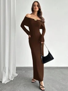 Firerie 女士优雅精致浪漫时尚露肩金属装饰喇叭袖紧身黑色连衣裙，秋季 - 鏽棕色 - 查看 4