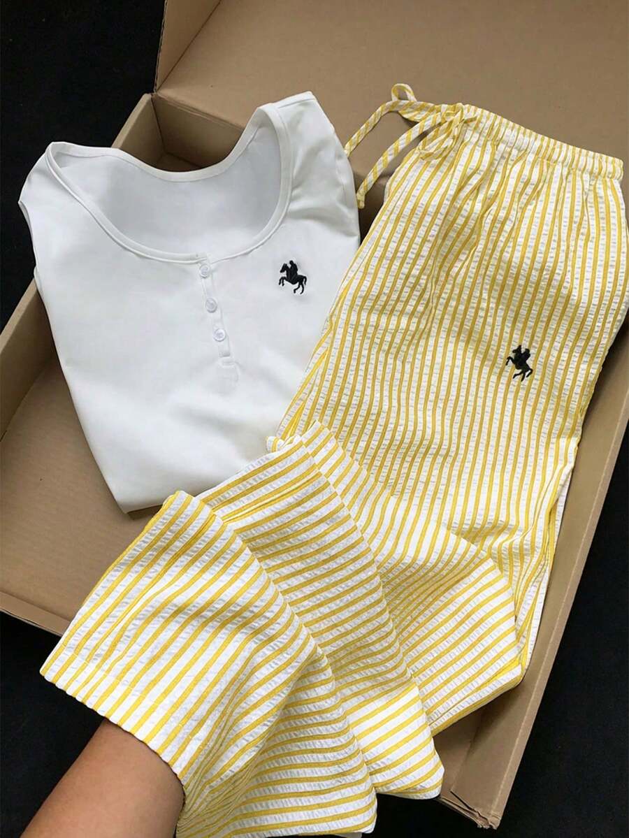 Comfortcana طقم كاجوال مكون من قميص بأكمام طويلة مطبوع عليه طبعة فارس وبنطال مخطط قطعتين للنساء - أصفر - مشاهدة 1