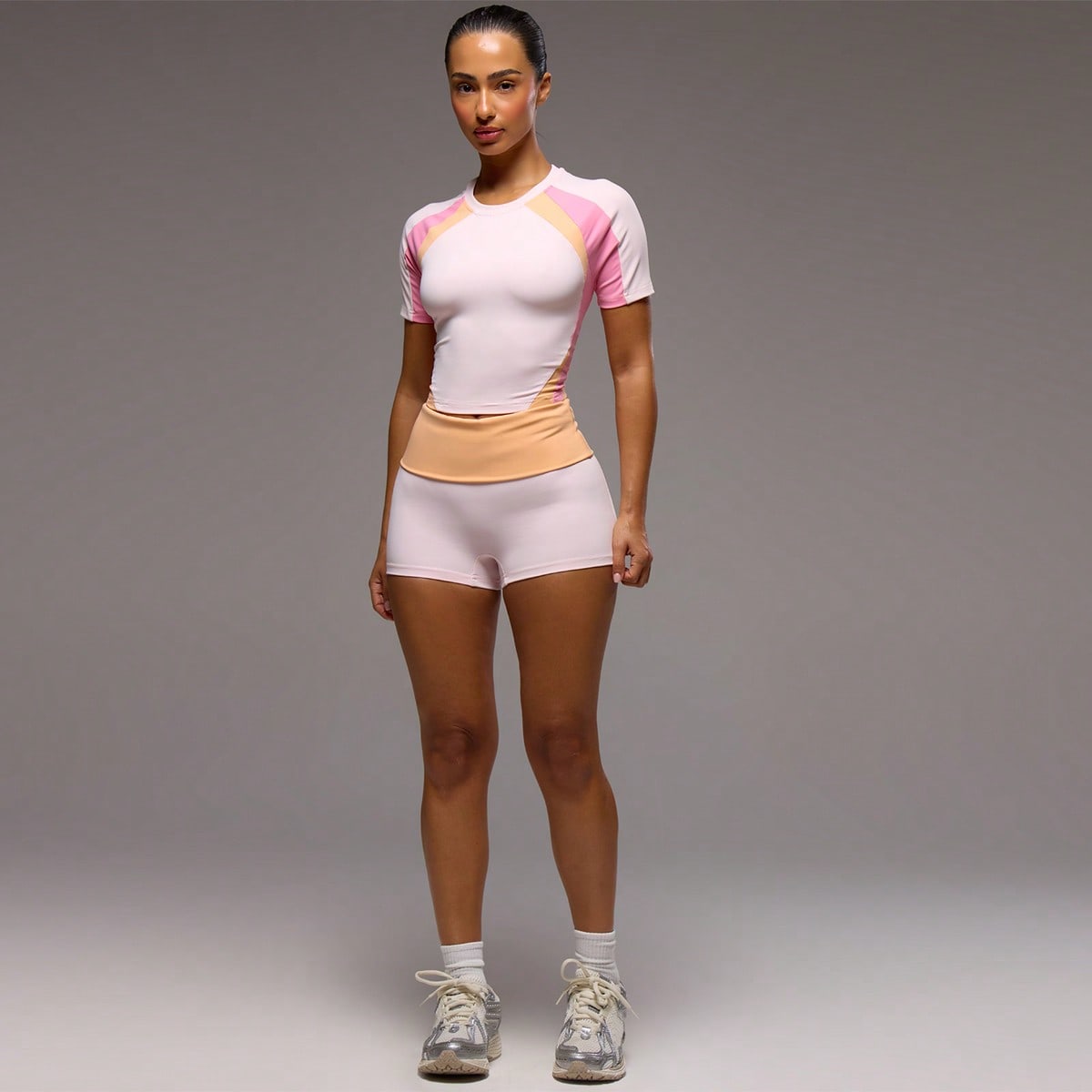 Shorts deportivos cortos con cintura de contraste, ideales para entrenamiento, gimnasio, pilates, fitness y uso diario casual