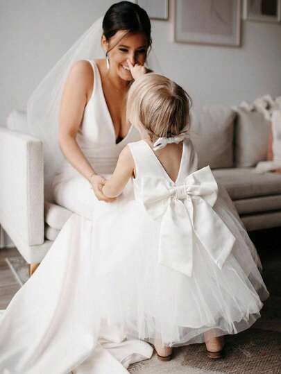 SHEIN 优雅可爱的白色网纱拼接蝴蝶结装饰连衣裙，正式场合穿着