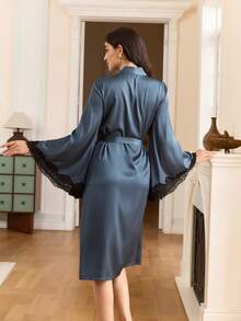 Moireta Robe de chambre en satin et dentelle élégante française, robe de chambre ample à taille nouée en dentelle, robe de chambre élégante française bicolore, vêtements de nuit pour femmes - Vert sapin - Voir 2