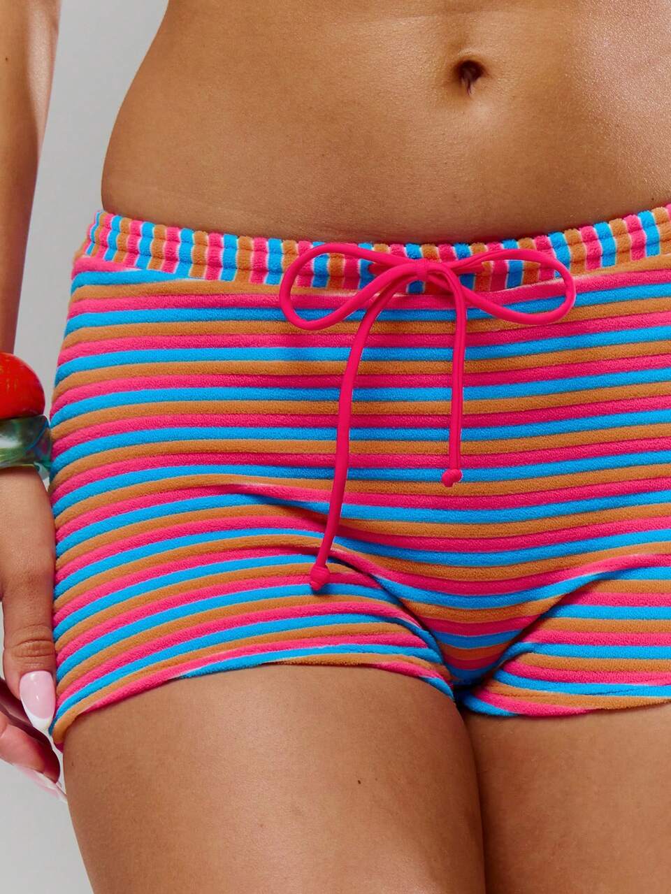 Shorts de Praia Mini em Tecido Listrado, Capa para Banho, Férias, Verão, Viagem, Roupa de Praia Casa Calypso