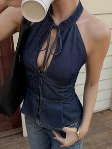 DAZY Top corto de mezclilla casual sin mangas con escote halter y espalda descubierta para mujer - Azul lavado oscuro - Ver 5
