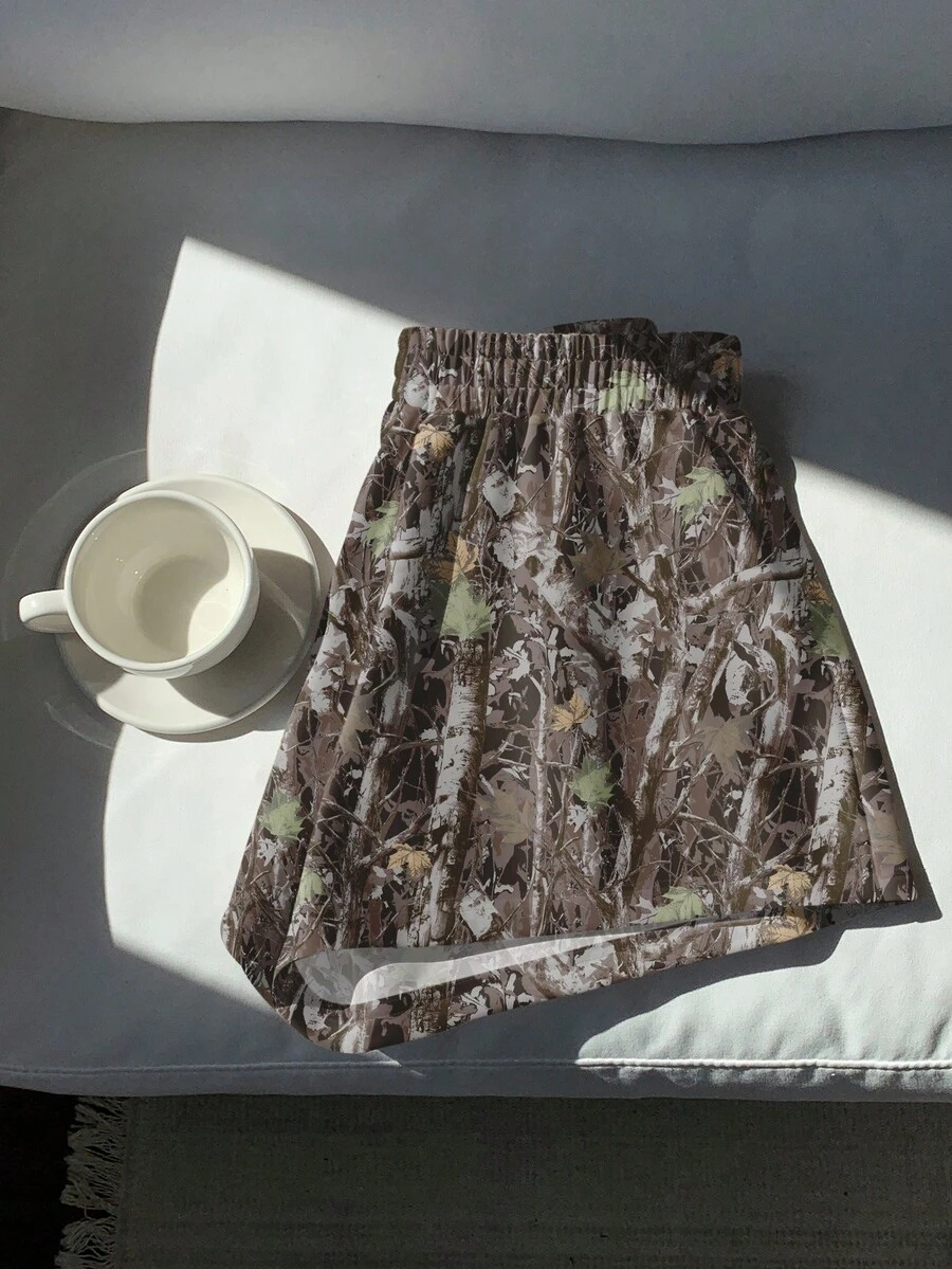 SHEIN EZwear 女士休闲复古迷彩树枝印花中腰宽松短裤,大码 - 彩色 - 查看 1
