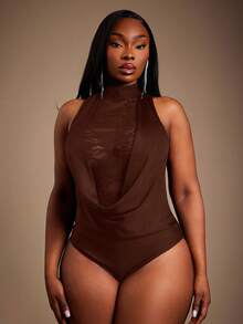 Radiana 大码女装秋冬新款性感优雅深V领蕾丝拼接露背连体衣 - 棕色 - 查看 3