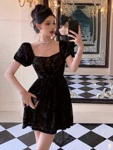 DAZY 春夏黑色花卉植绒网纱蕾丝连衣裙，休闲甜美风，适合情人节、婚礼、派对、时尚活动等场合，修身优雅，适合办公室穿着，短袖设计，波西米亚风连衣裙，适合度假穿着。 - 黑色 - 查看 10