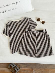 2pcs Kids/Young Boys' Summer Casual Vacation Khaki Striped T-Shirt Top And Striped Shorts Set - Multicolor - View 2