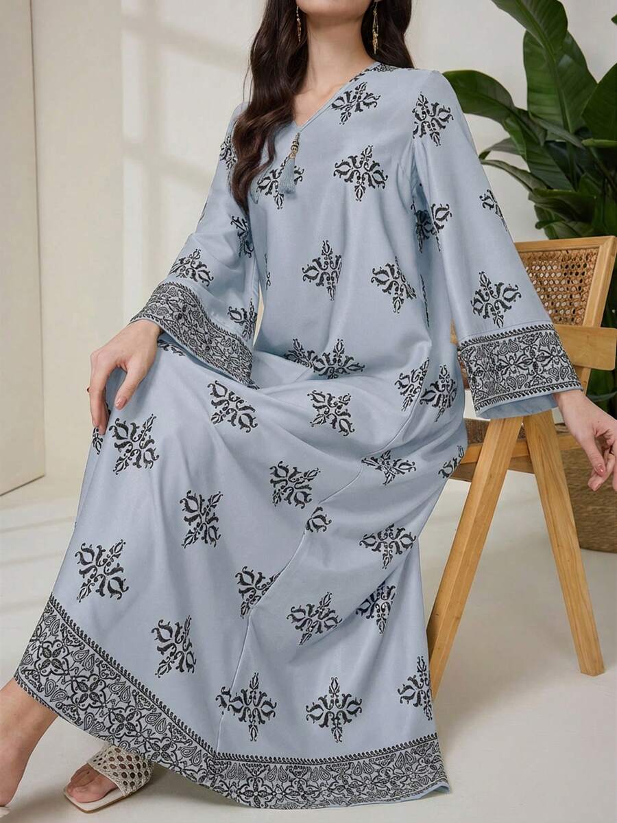 Al Najma 女士全印花流苏装饰V领长袖阿拉伯风格连衣裙 - 藍色 - 查看 1